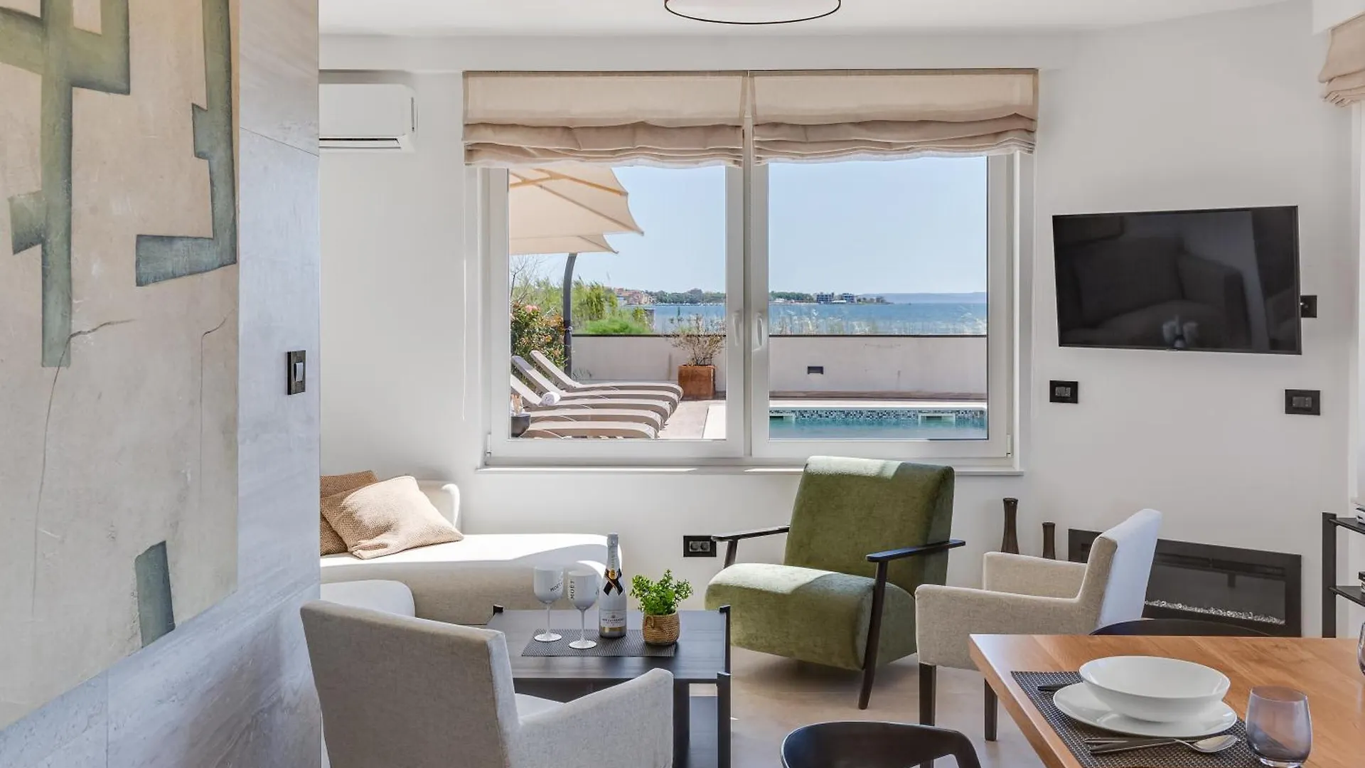 Sea Gem - Beachfront Villa With Heated Pool, Privlaka Croácia