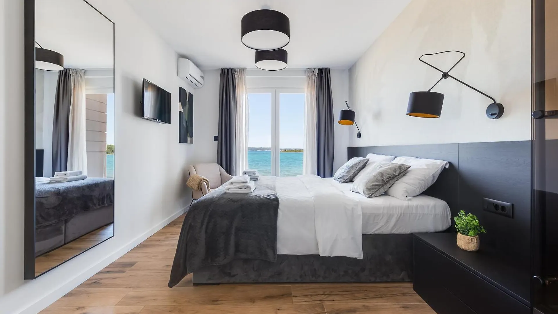 Sea Gem - Beachfront Villa With Heated Pool, Privlaka 0*, Privlaka (Zadar) Croácia