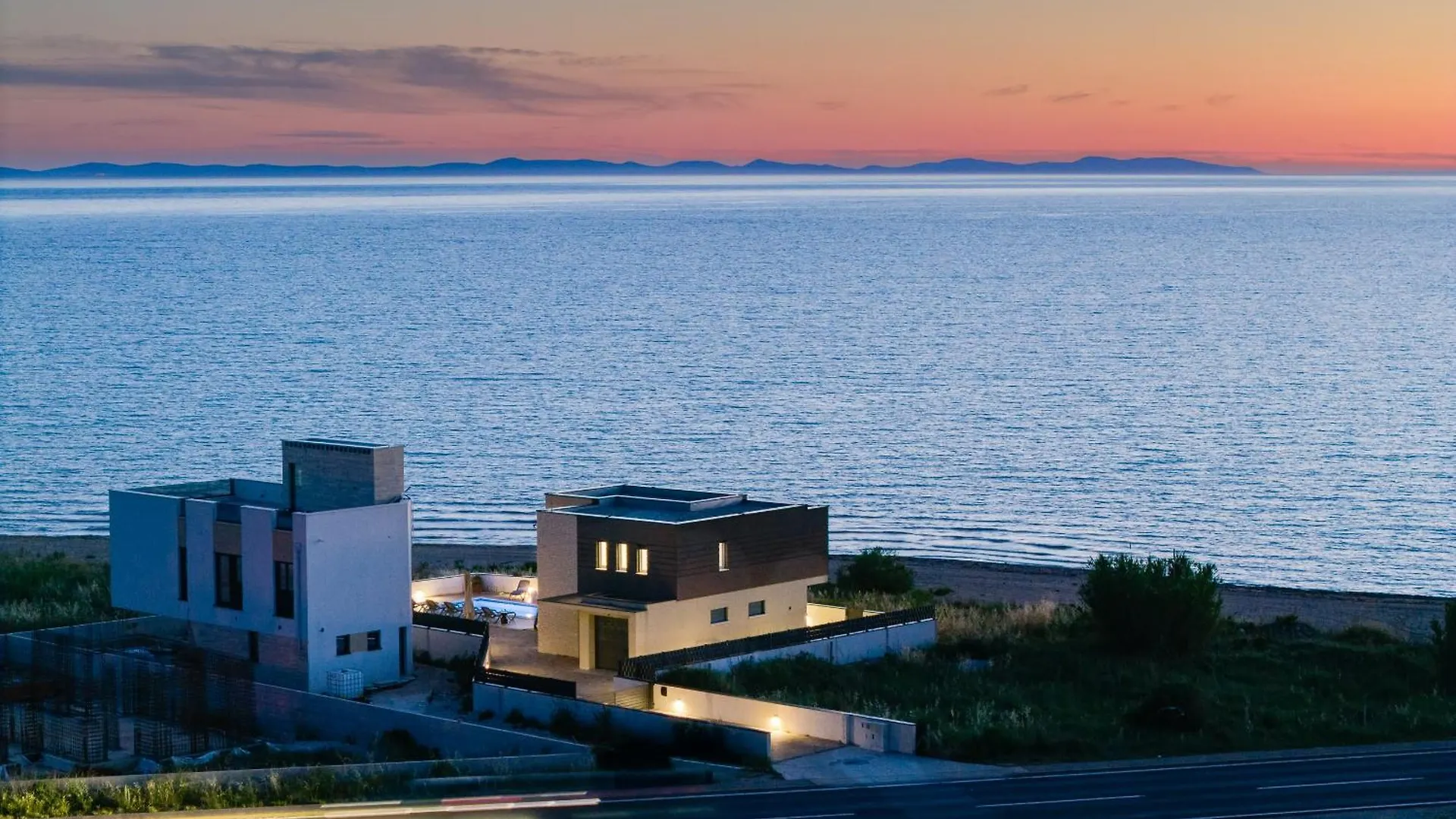 Sea Gem - Beachfront Villa With Heated Pool, Privlaka  Privlaka (Zadar)