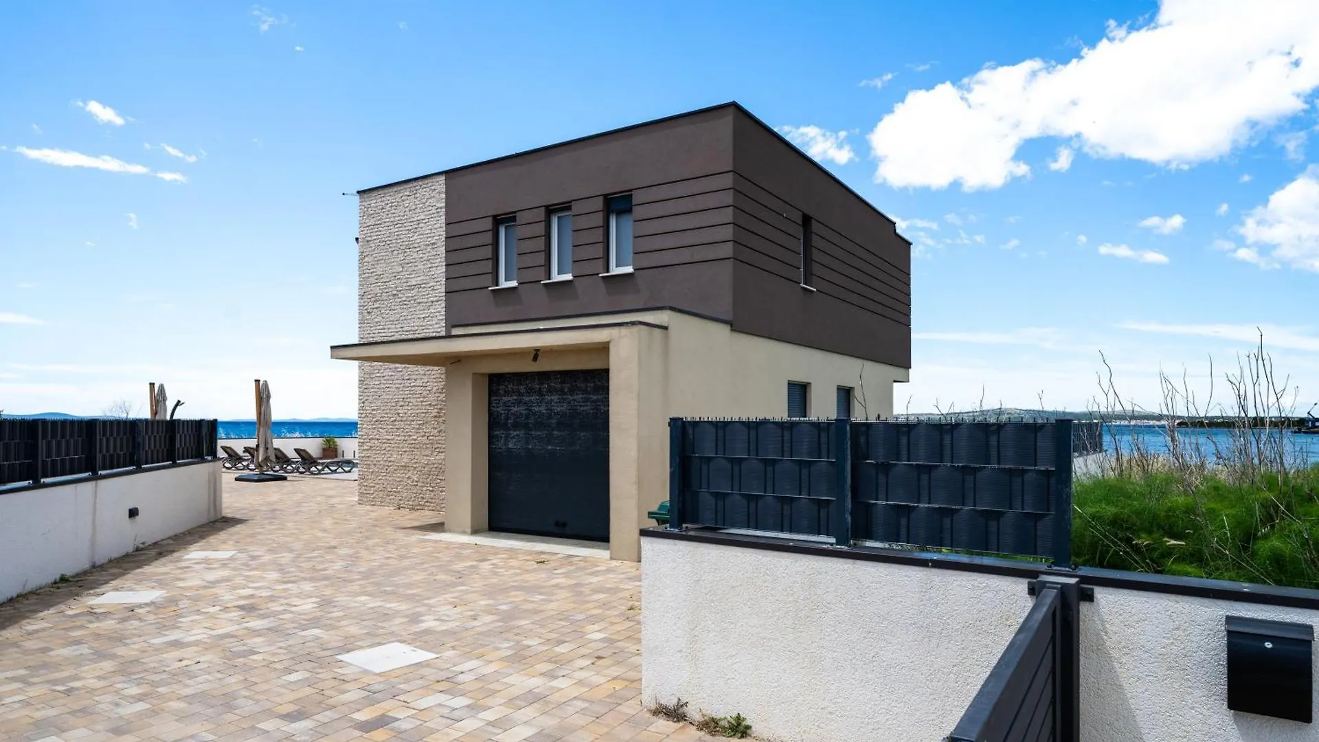 Sea Gem - Beachfront Villa With Heated Pool, Privlaka Croácia