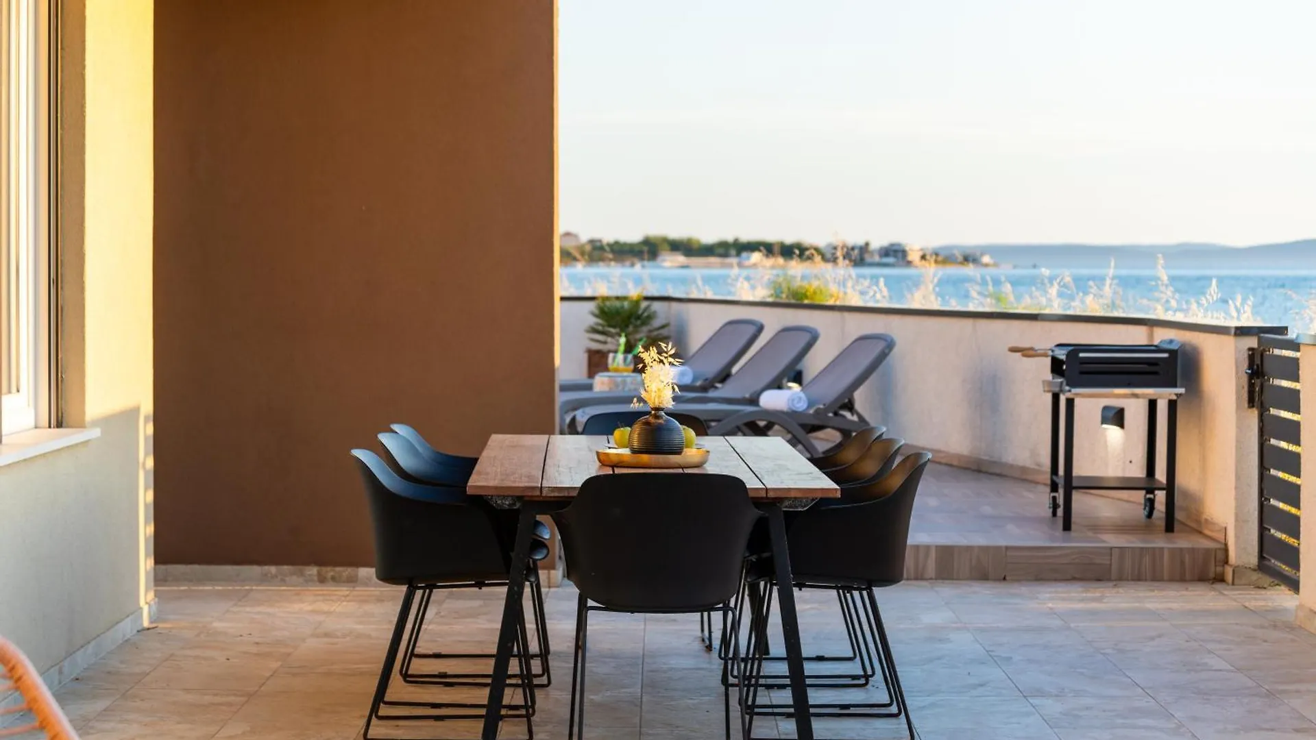 Sea Gem - Beachfront Villa With Heated Pool, Privlaka