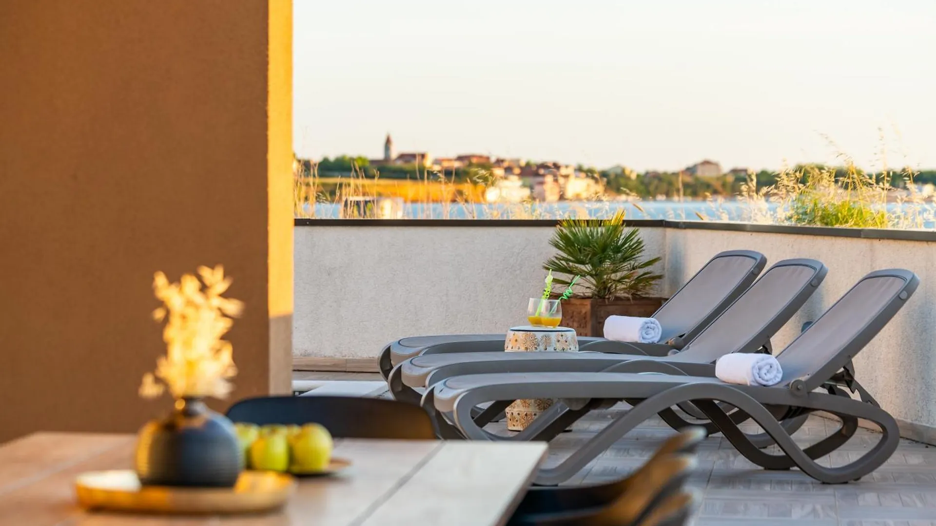 Sea Gem - Beachfront Villa With Heated Pool, Privlaka Croácia