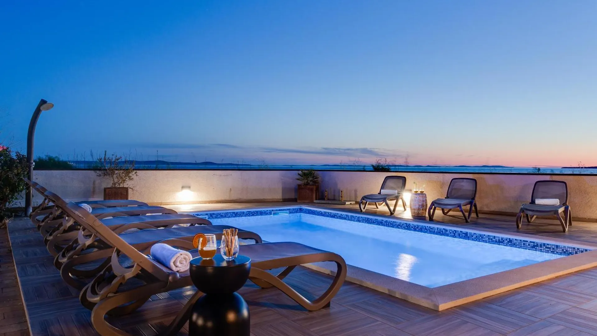 Sea Gem - Beachfront Villa With Heated Pool, Privlaka  Privlaka (Zadar)