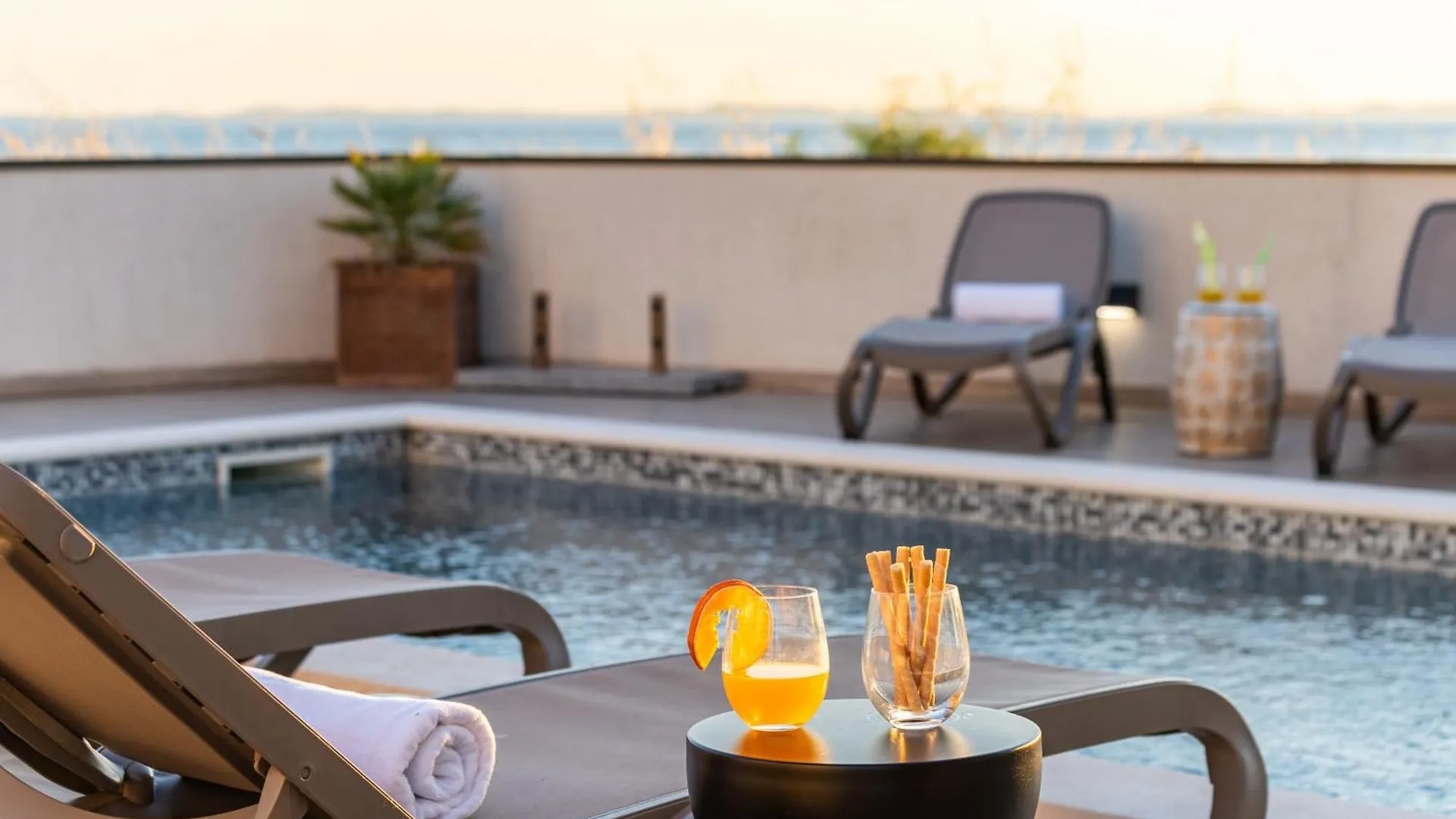 Sea Gem - Beachfront Villa With Heated Pool, Privlaka 0*, Privlaka (Zadar)