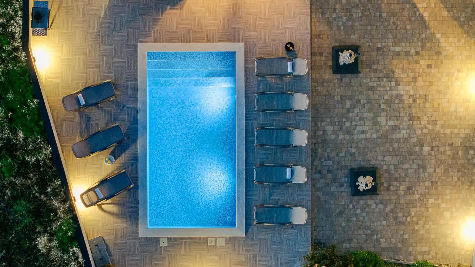 Sea Gem - Beachfront Villa With Heated Pool, Privlaka Croácia