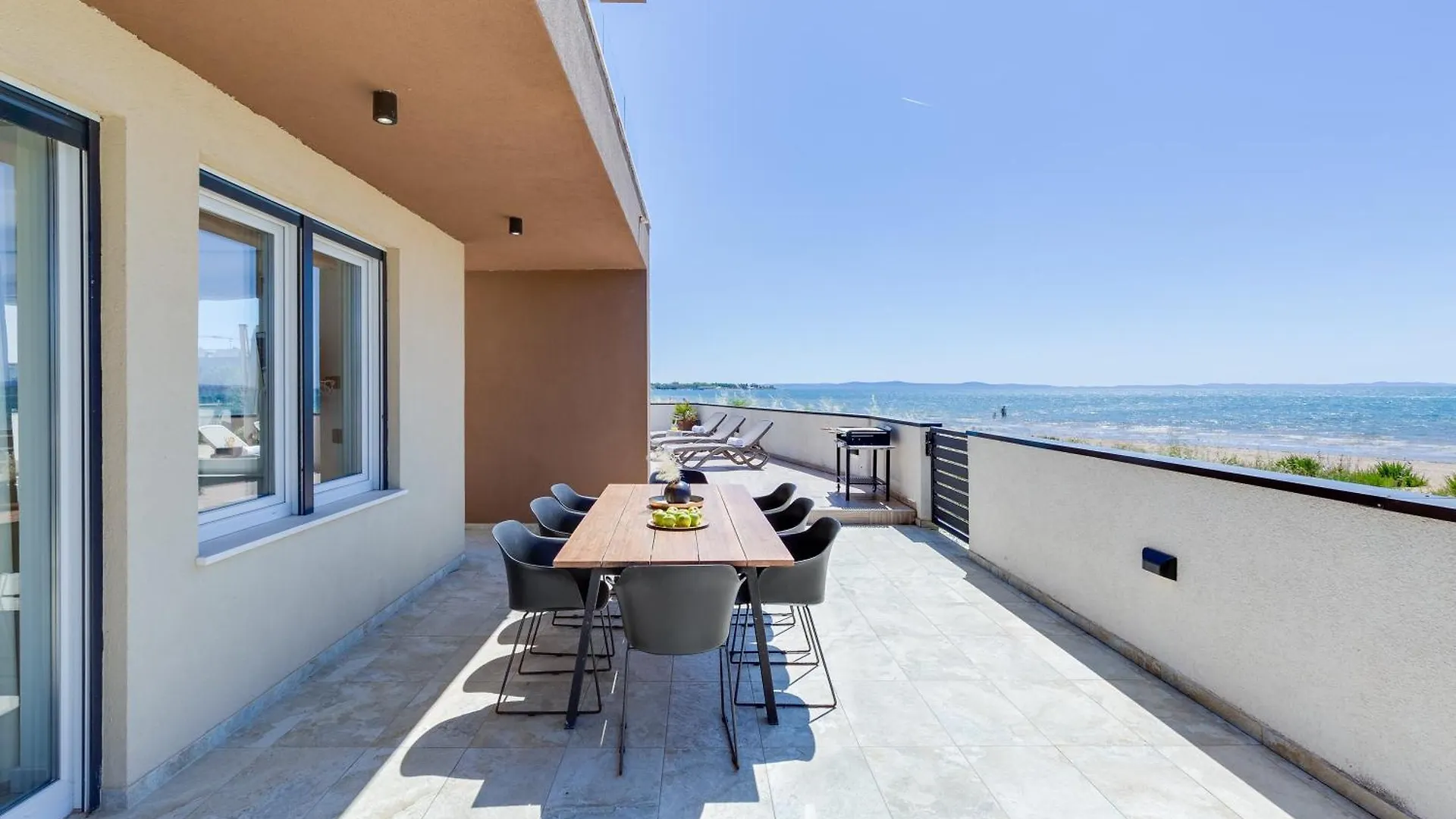 Sea Gem - Beachfront Villa With Heated Pool, Privlaka Privlaka (Zadar)