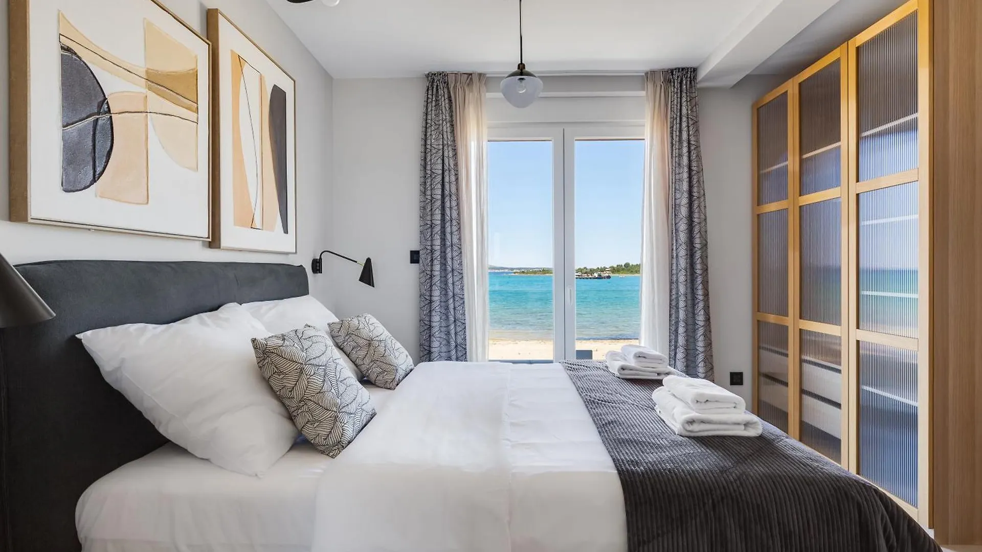Sea Gem - Beachfront Villa With Heated Pool, Privlaka